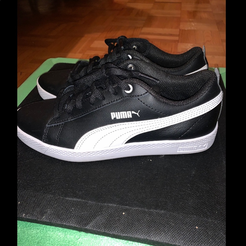 Black puma shoes
